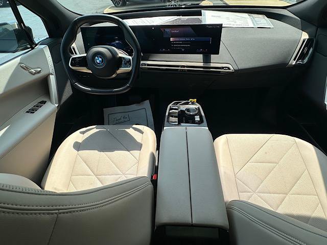 Used 2023 BMW iX xDrive50 w/ Sport Package AWD/4WD image 19