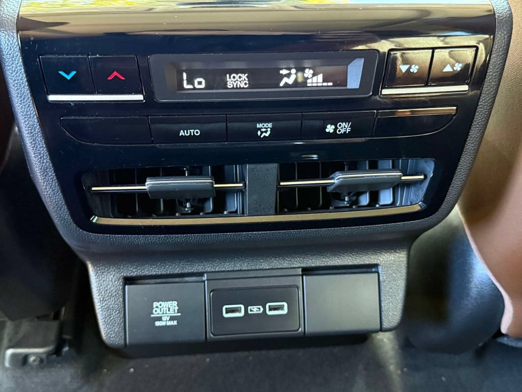 Used 2023 Acura MDX w/ Technology Package AWD/4WD image 12