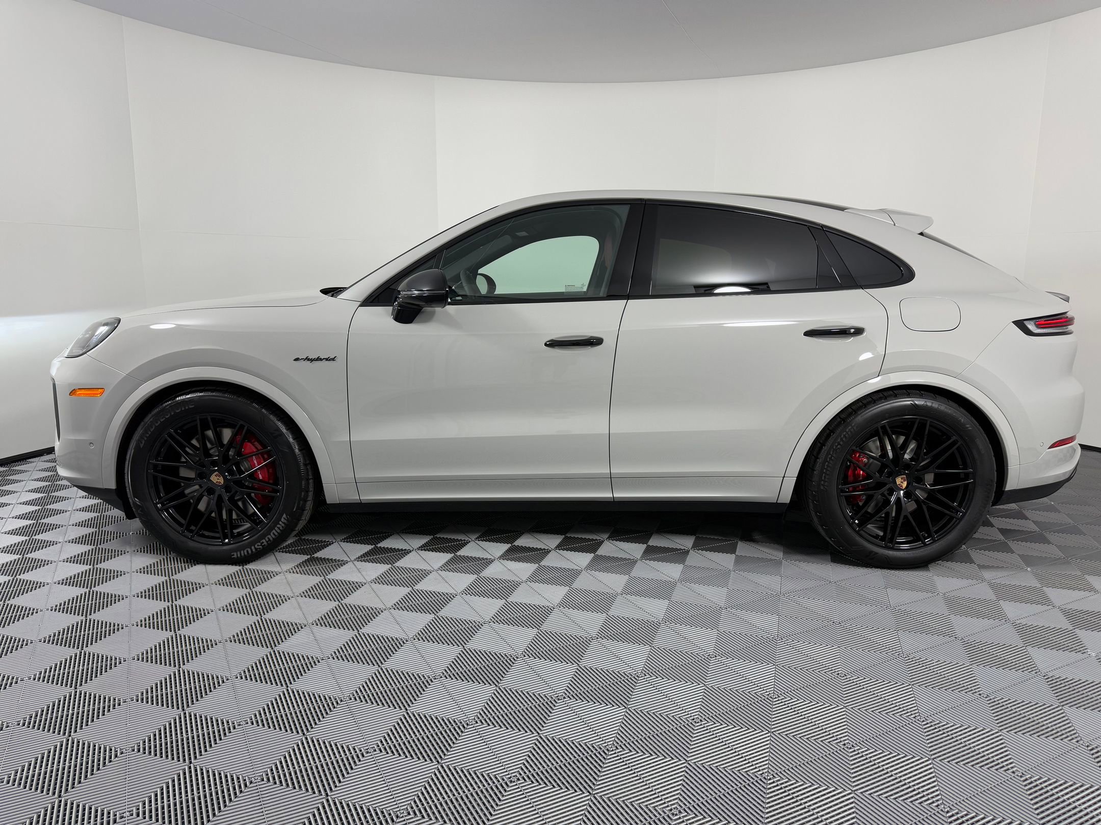 New 2026 Porsche Cayenne S image 2