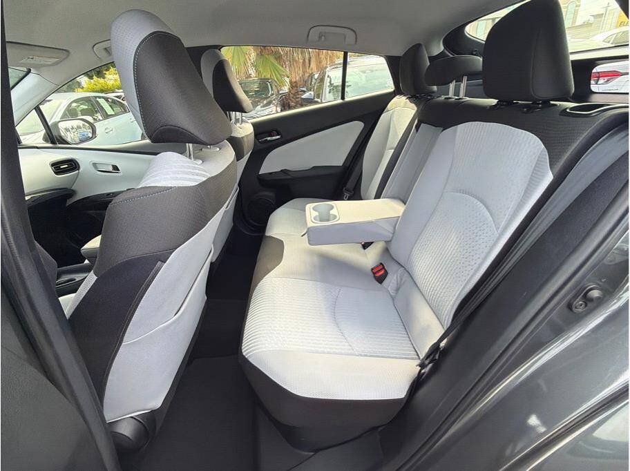Used 2016 Toyota Prius Two FWD image 18