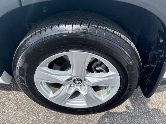 Used 2023 Toyota Highlander L AWD/4WD image 11