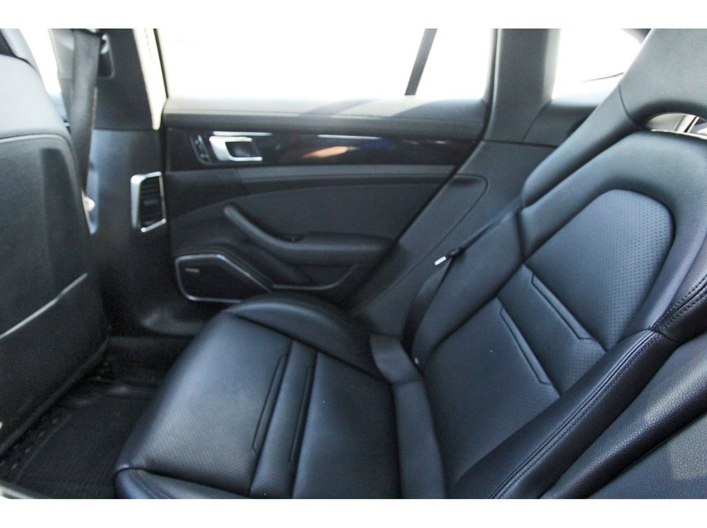 Used 2019 Porsche Panamera 4 image 12