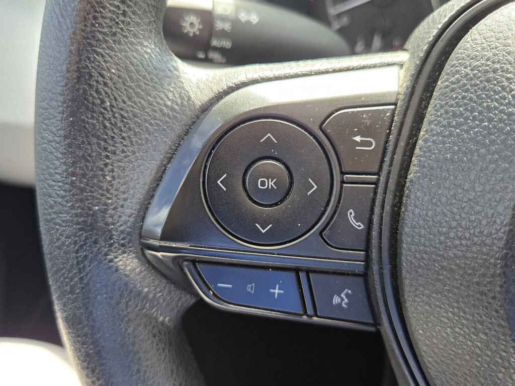 Used 2020 Toyota Corolla LE image 25