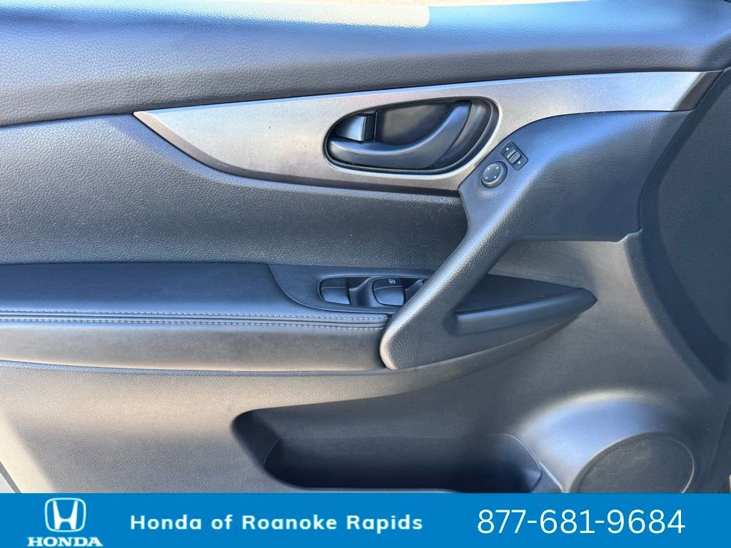 Used 2020 Nissan Rogue Sport S image 12