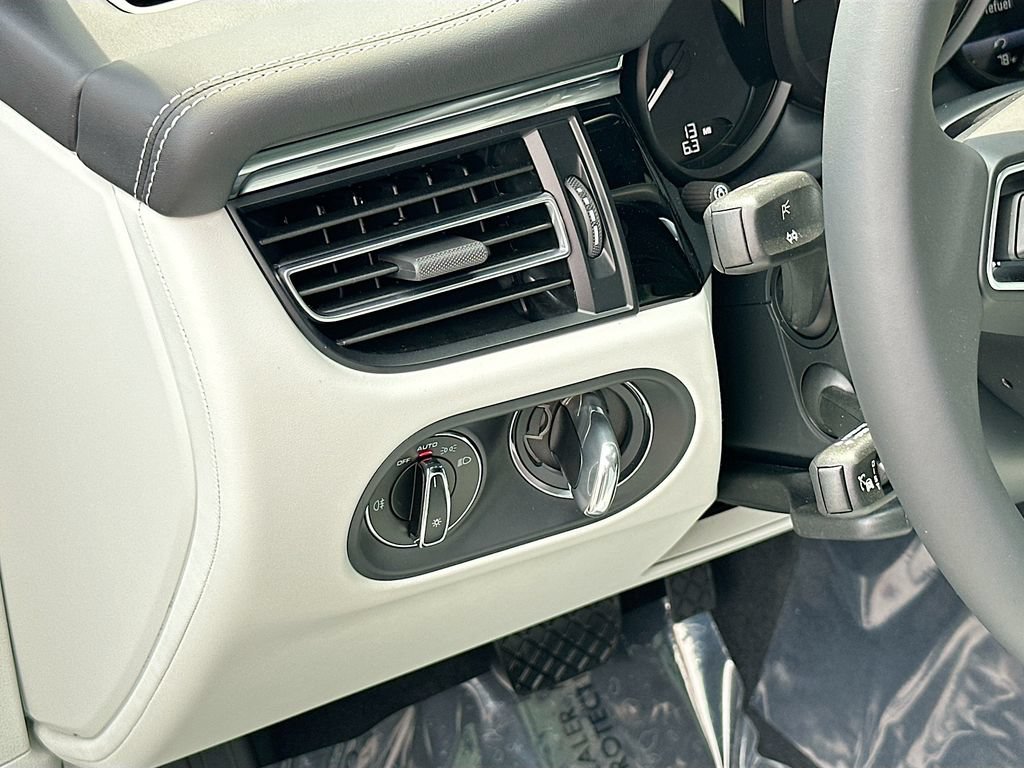 New 2026 Porsche Macan AWD/4WD image 11