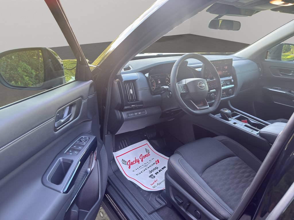 Used 2026 Nissan Pathfinder SV FWD image 6