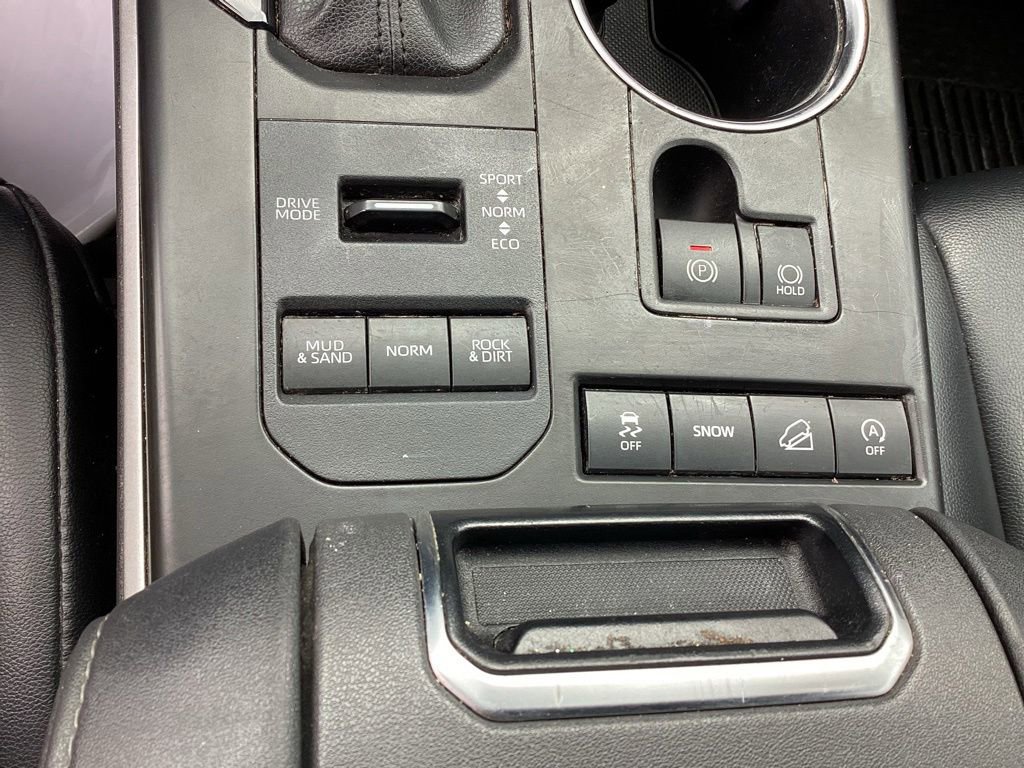 Used 2021 Toyota Highlander XLE AWD/4WD image 34