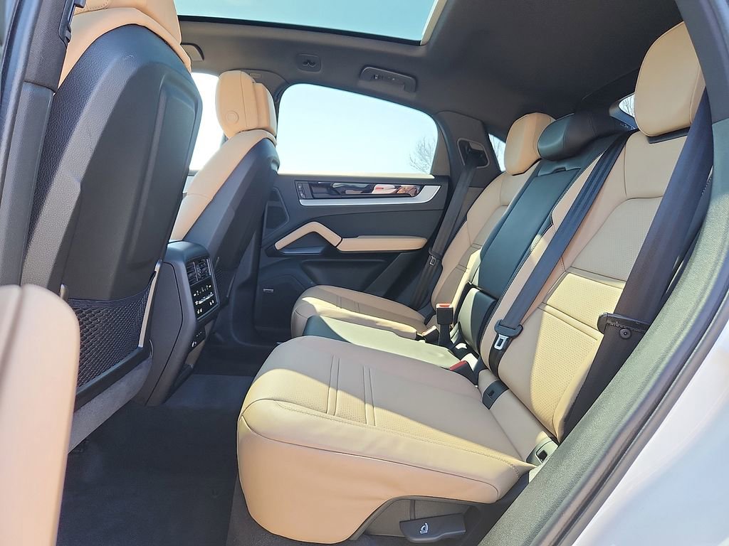 Certified 2025 Porsche Cayenne Coupe AWD/4WD image 9