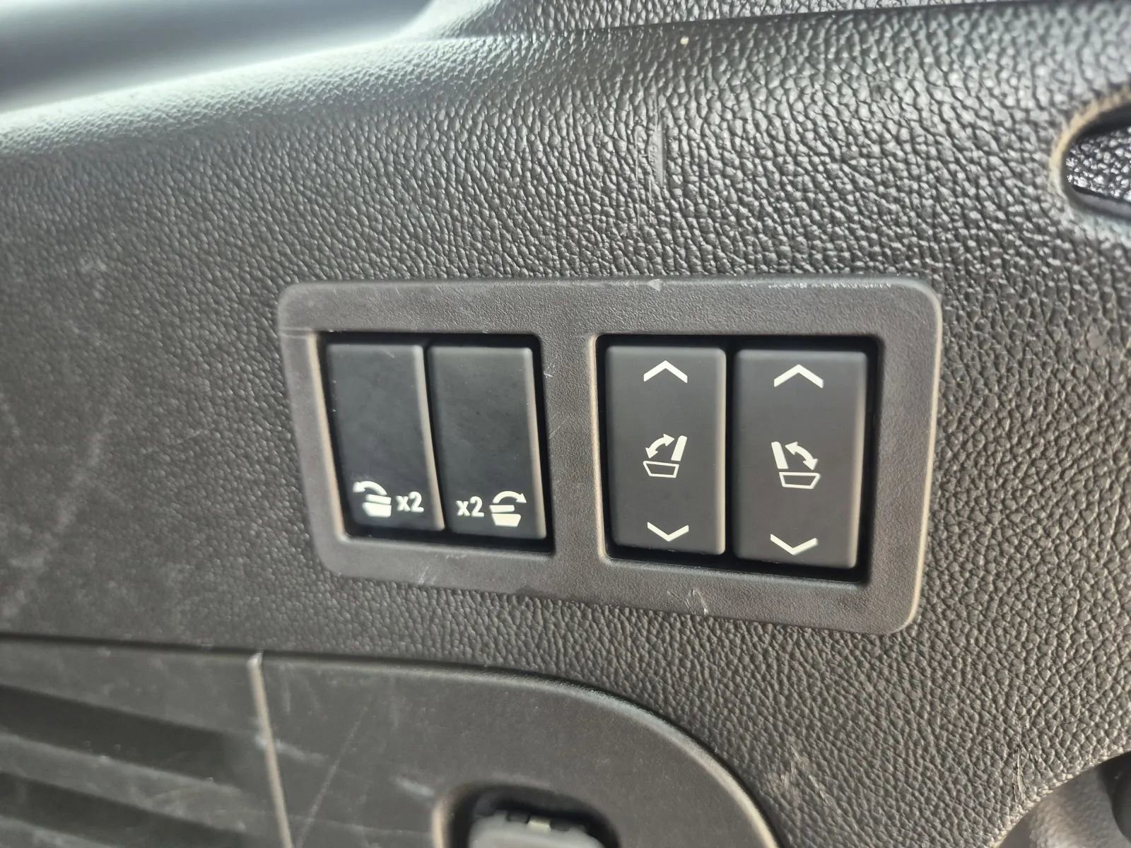Used 2018 Chevrolet Suburban Premier AWD/4WD image 31