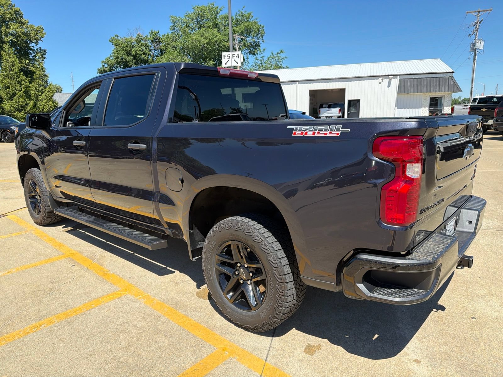 Used 2023 Chevrolet Silverado 1500 Custom Trail Boss w/ LPO, Dark Essentials Package AWD/4WD image 2