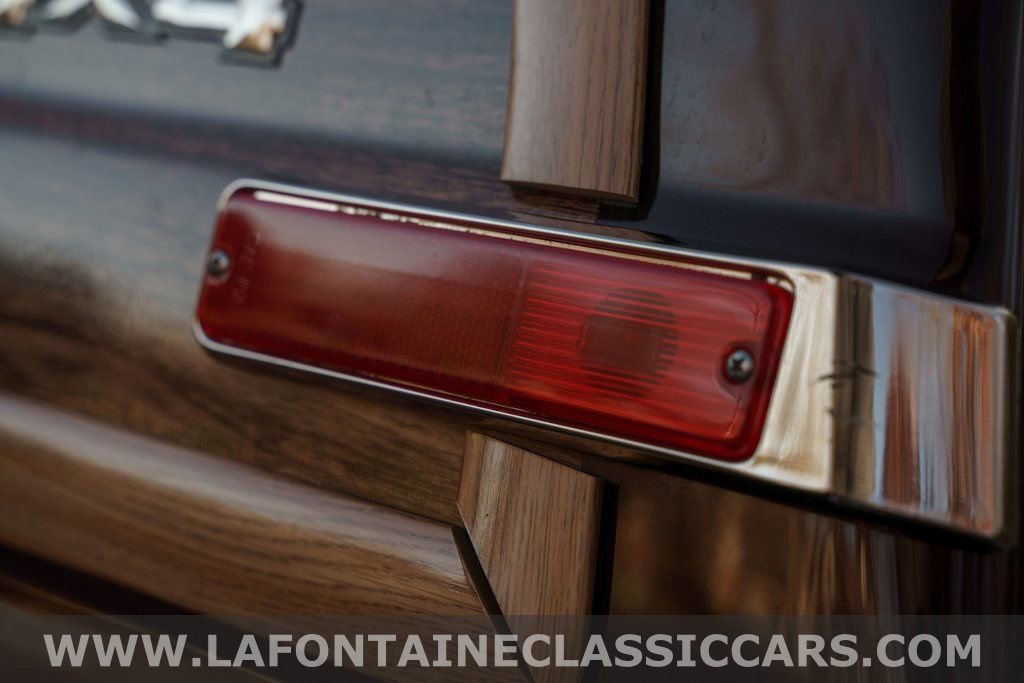 Used 1991 Jeep Grand Wagoneer image 32