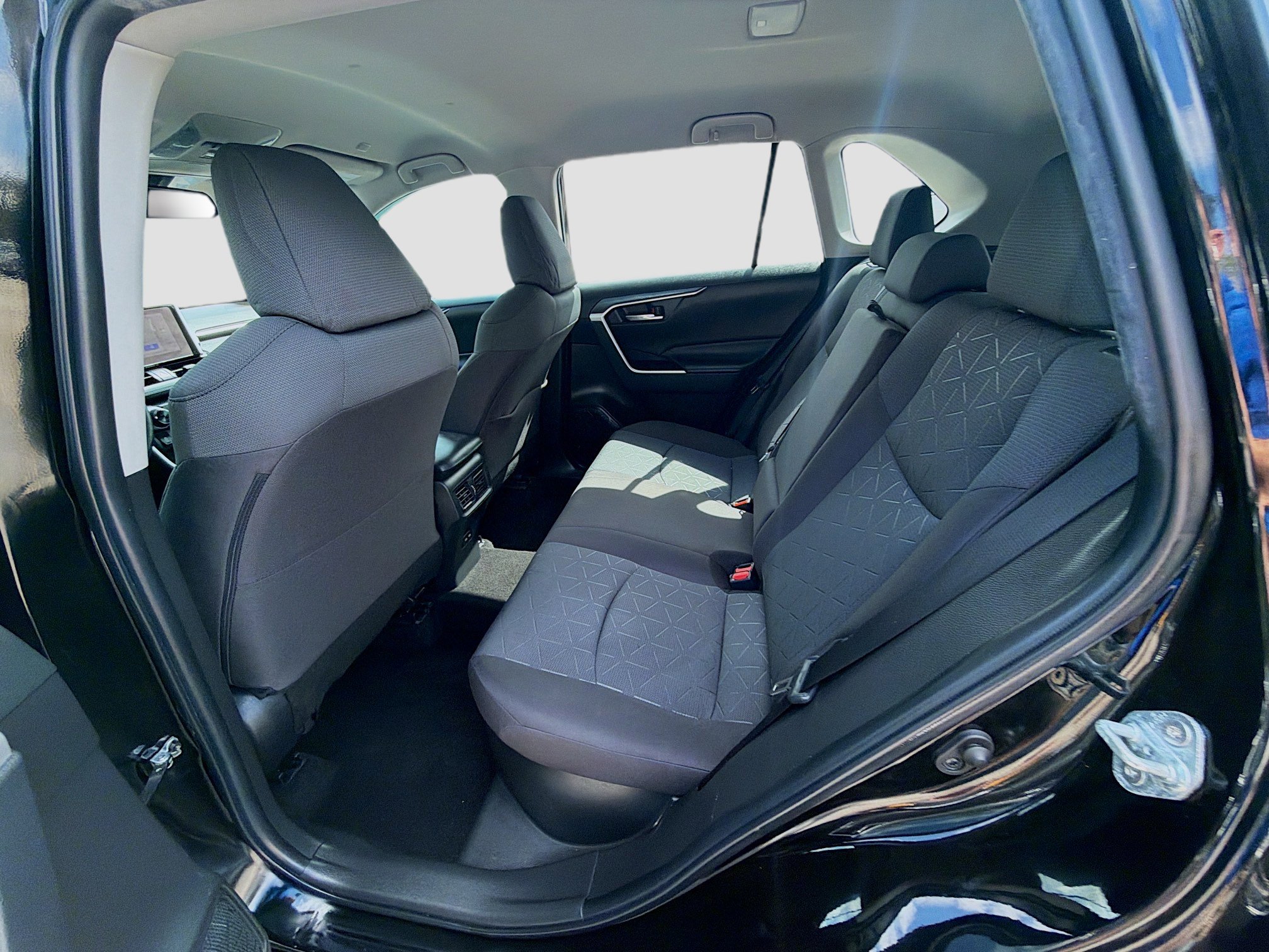 Used 2023 Toyota RAV4 Hybrid Woodland image 23