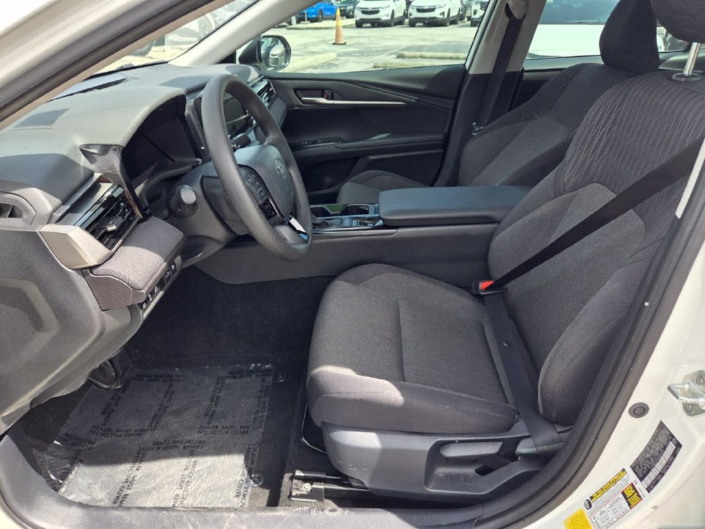 Used 2025 Toyota Camry LE FWD image 5