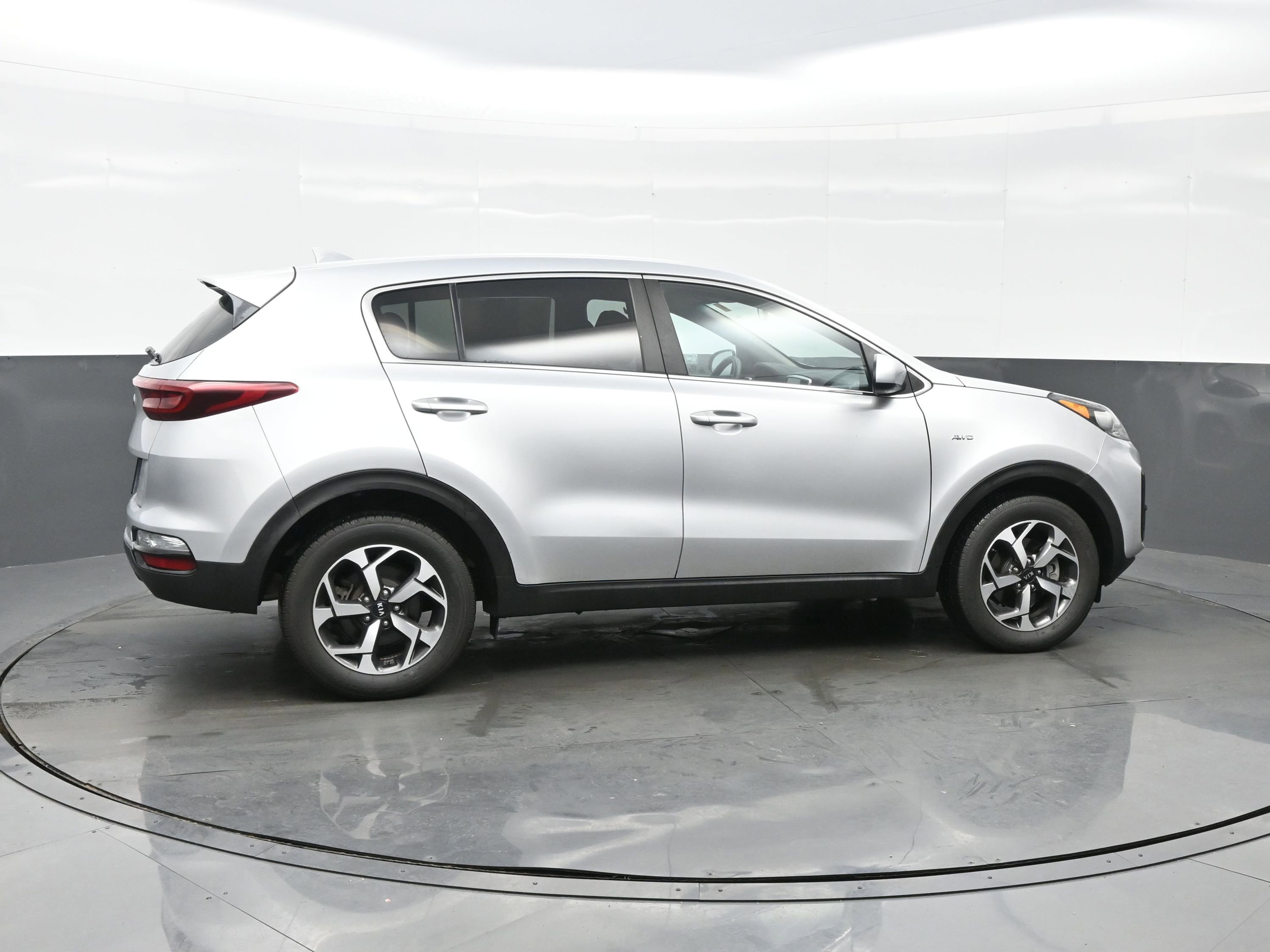 Used 2022 Kia Sportage LX image 9