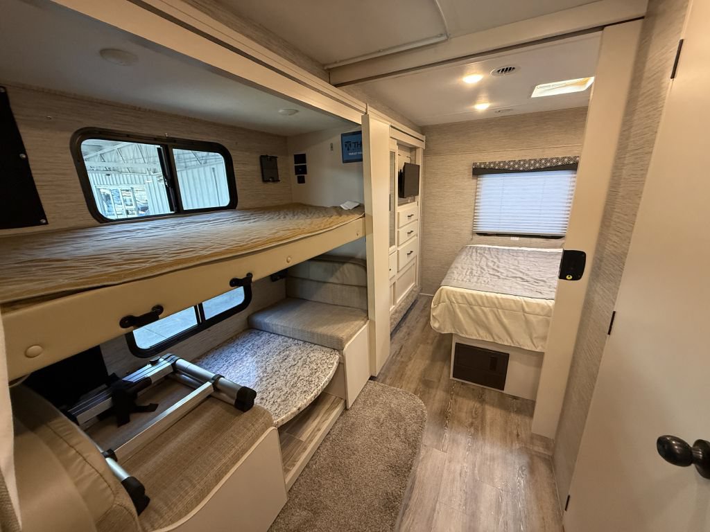 Used 2022 Ford E-450 and Econoline 450 Super Duty w/ Motorhome Prep Package RWD image 36
