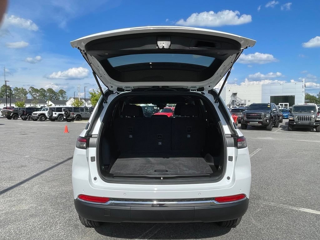 New 2026 Jeep Grand Cherokee Laredo RWD image 39