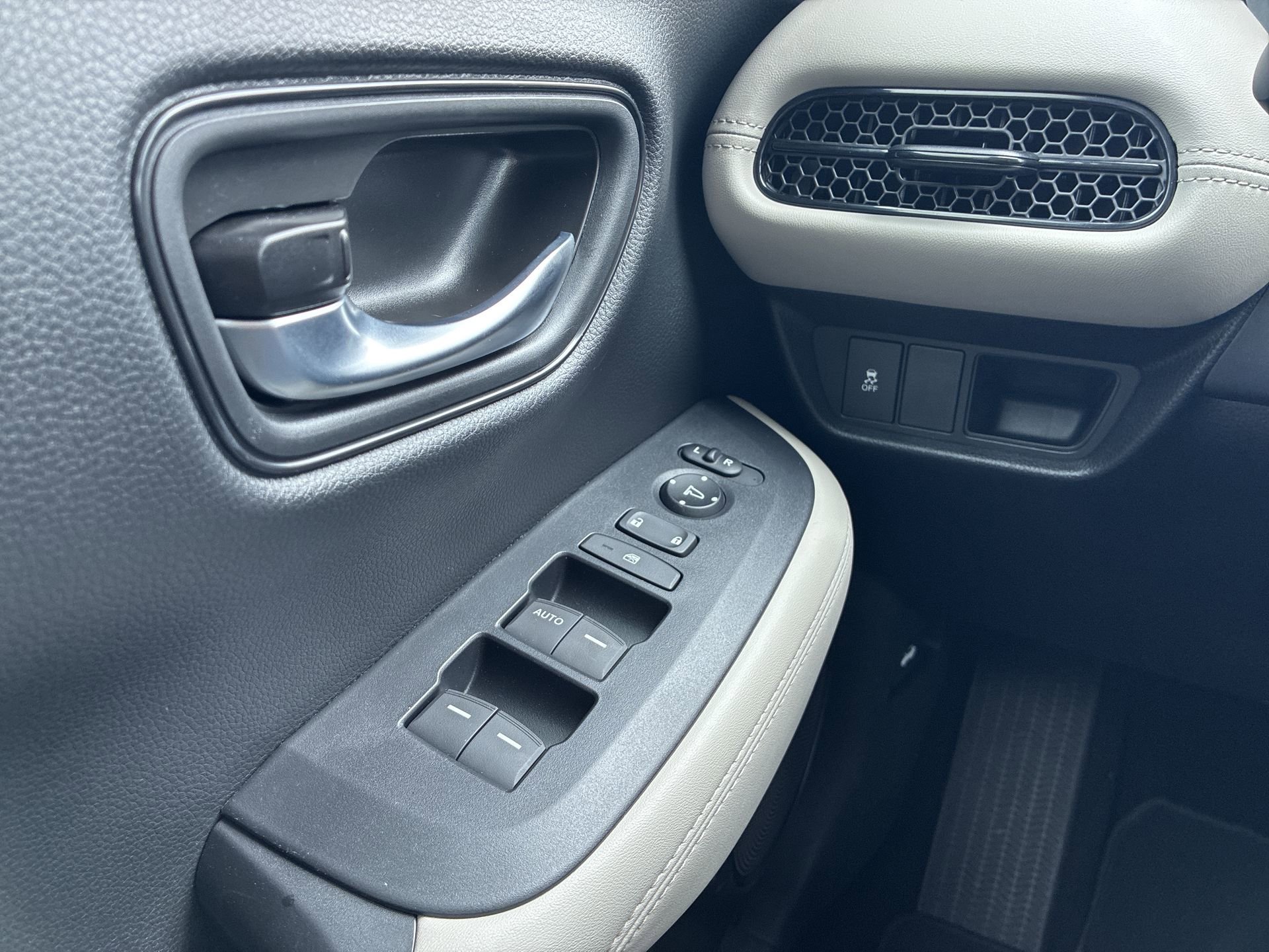 Certified 2026 Honda HR-V LX image 38