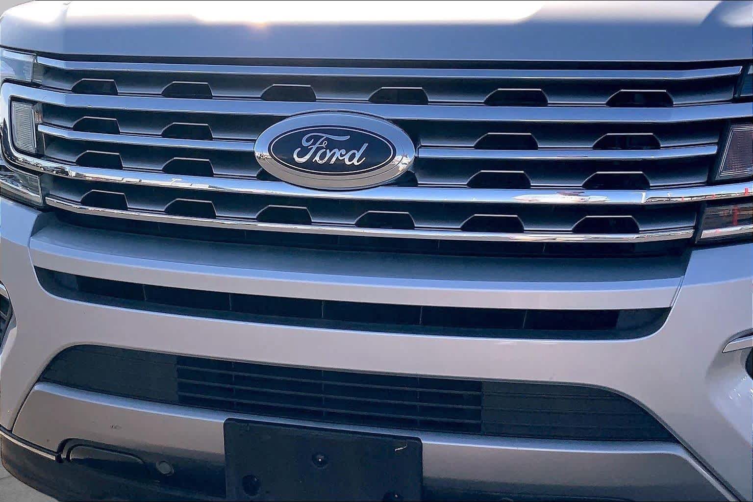 Used 2018 Ford Expedition Max Limited RWD image 29