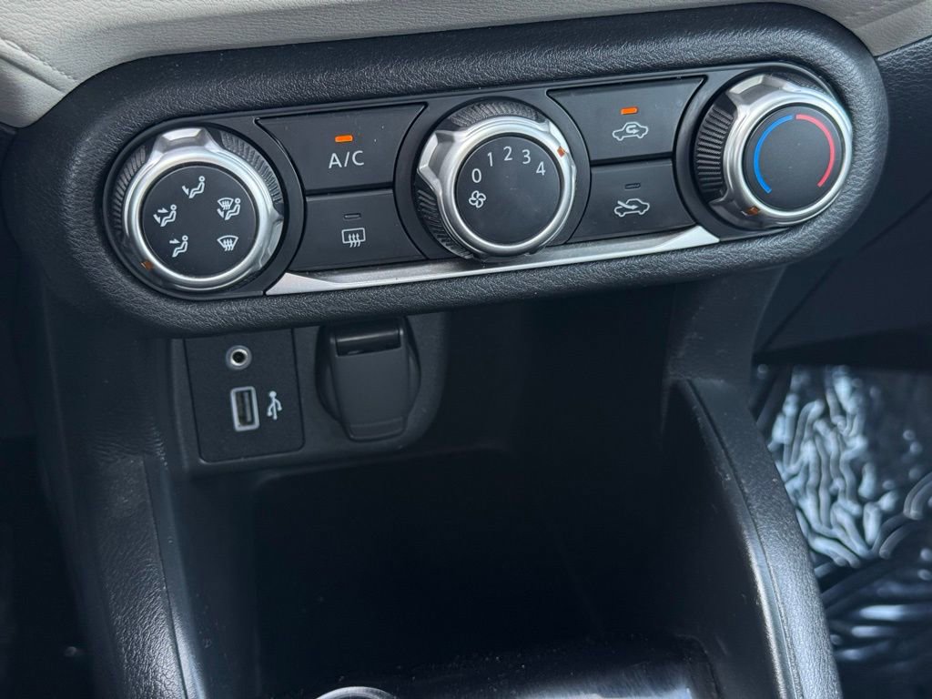 Used 2021 Nissan Versa SV image 27