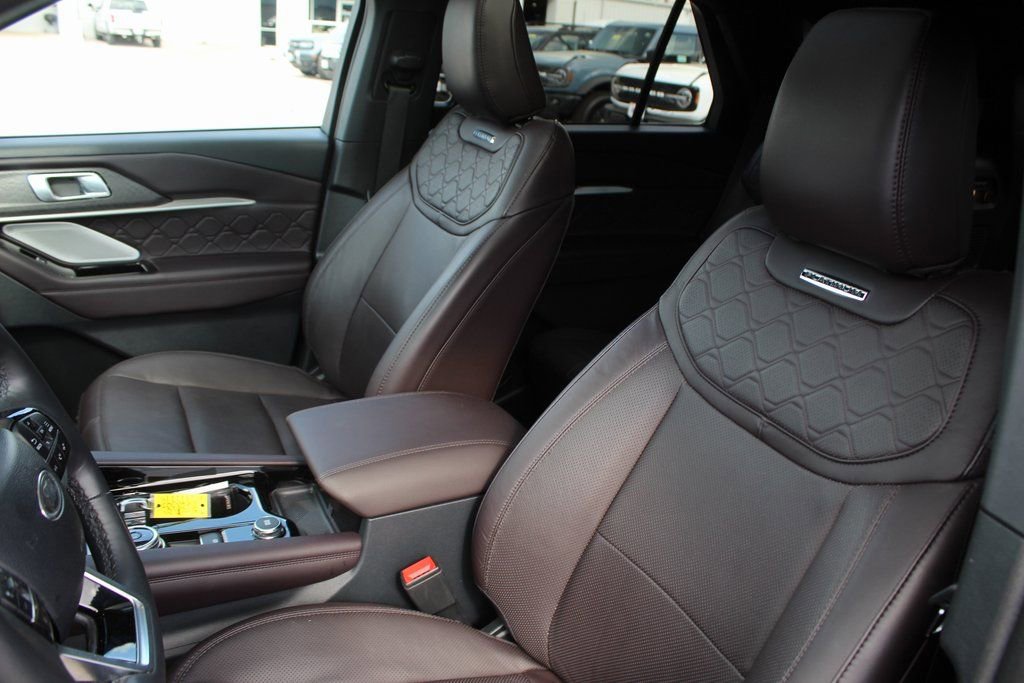 Used 2025 Ford Explorer Platinum w/ LUX Leather Package image 26