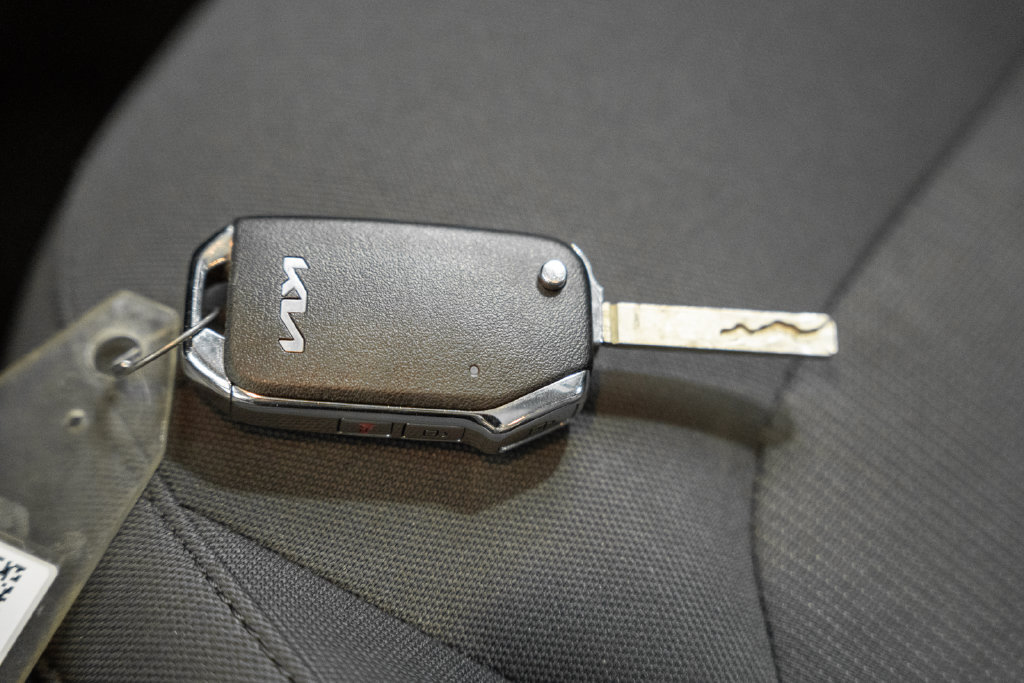Used 2024 Kia Niro LX FWD image 22