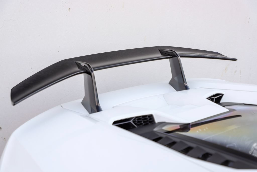 Used 2018 Lamborghini Huracan Performante AWD/4WD image 46