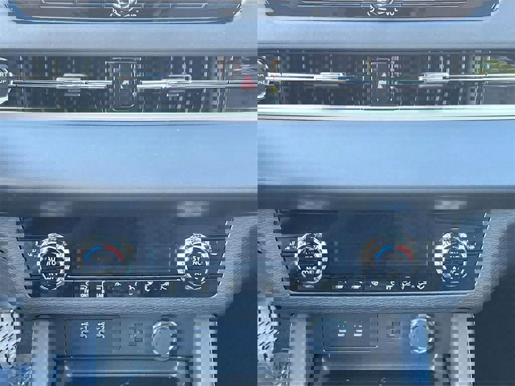 New 2025 Mitsubishi Outlander SE image 18