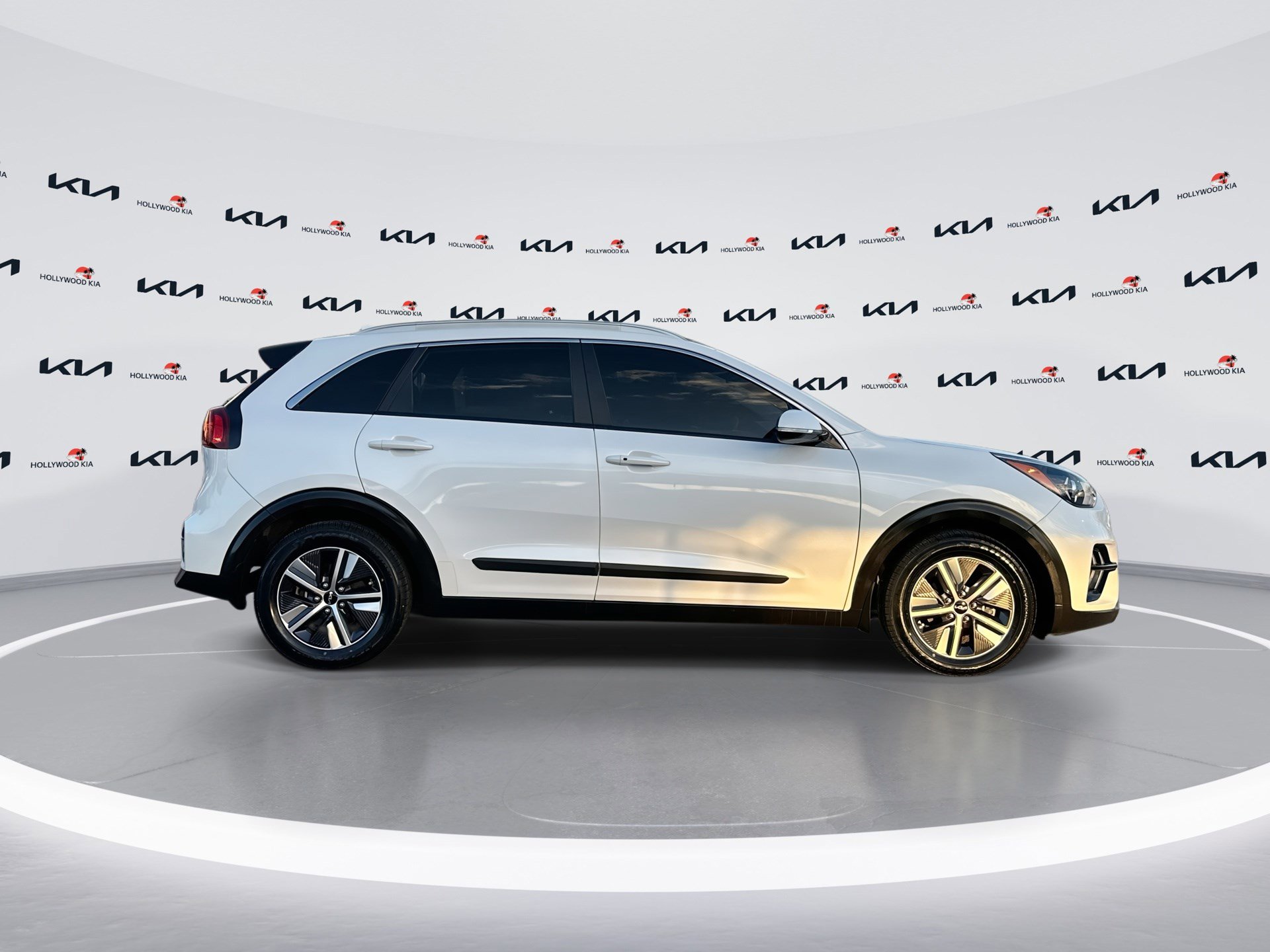 Certified 2022 Kia Niro EX Premium image 9