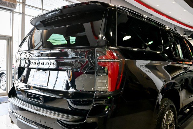 Used 2025 Chevrolet Suburban Z71 image 11