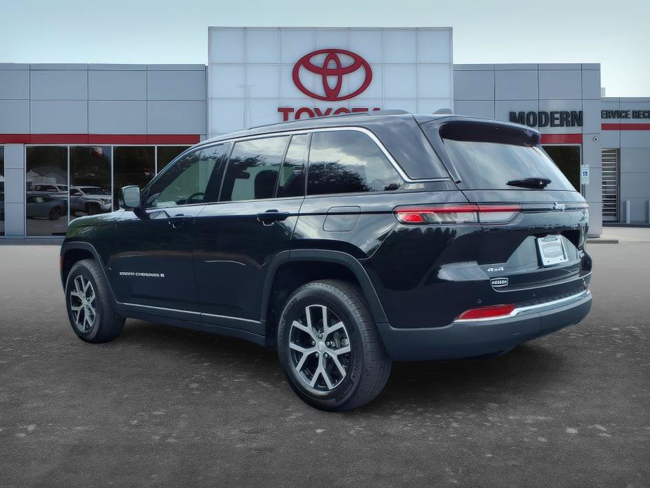 Used 2025 Jeep Grand Cherokee Limited AWD/4WD image 3