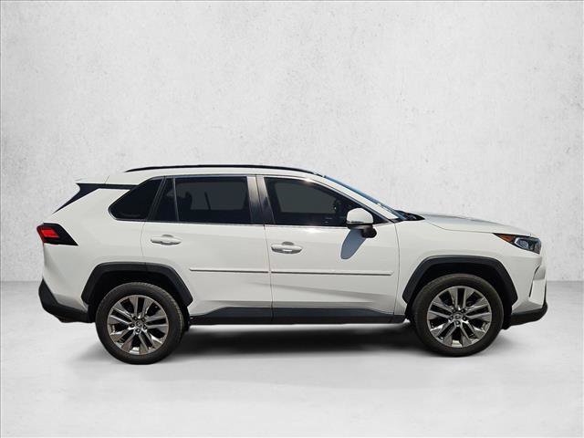 Used 2020 Toyota RAV4 XLE Premium FWD image 4
