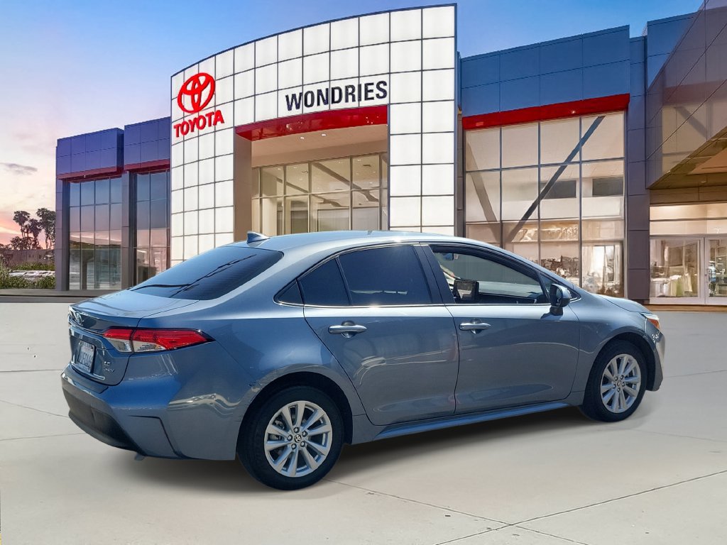 Used 2025 Toyota Corolla LE w/ LE Premium Package FWD image 5