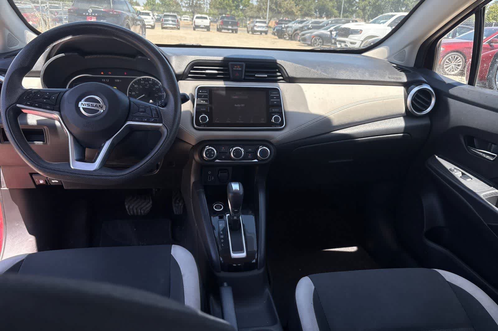 Used 2020 Nissan Versa SV FWD image 4