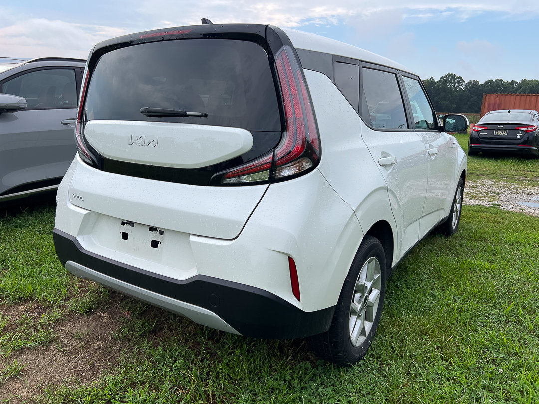 Used 2025 Kia Soul LX w/ LX Technology Package FWD image 5