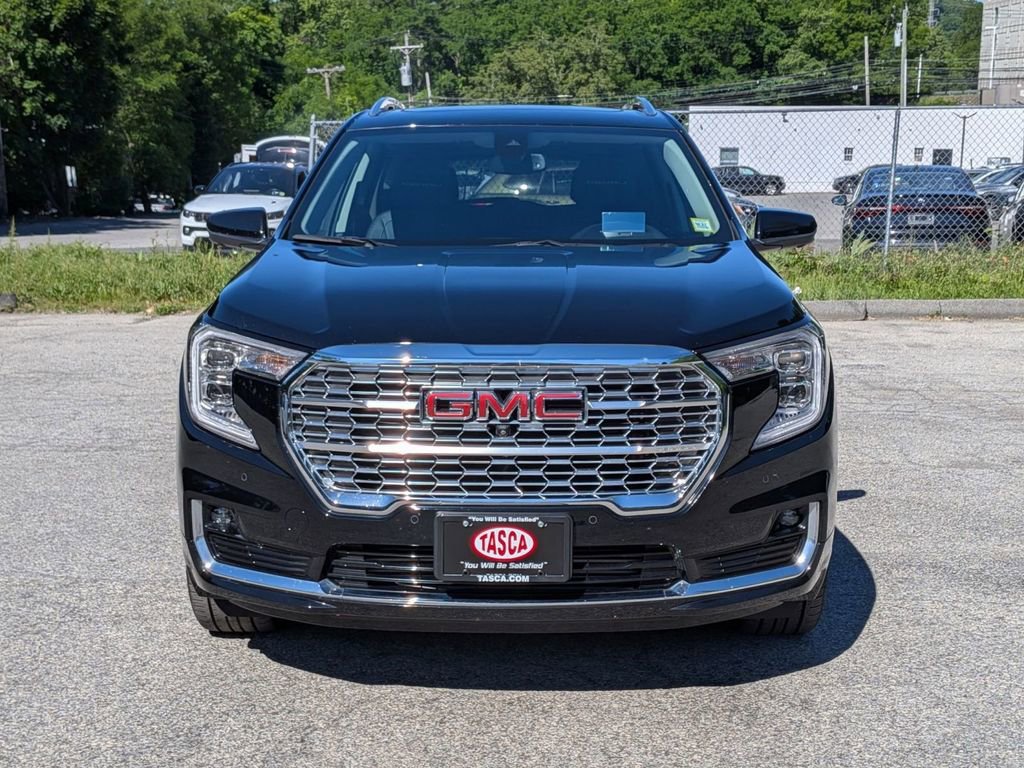 Used 2024 GMC Terrain Denali w/ Black Diamond Edition AWD/4WD image 11