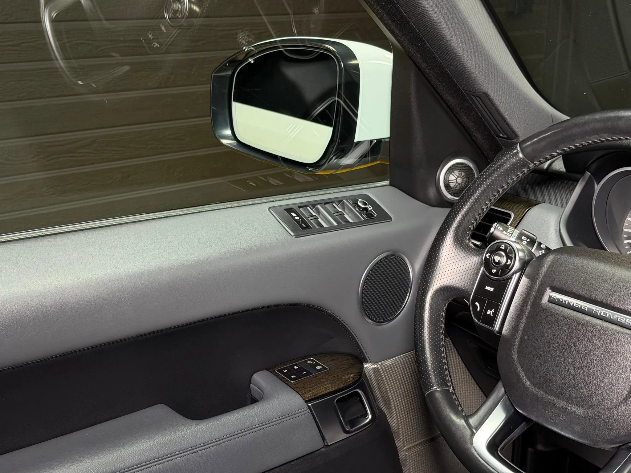 Used 2014 Land Rover Range Rover Sport SE image 53