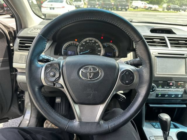 Used 2012 Toyota Camry SE w/ Leather Pkg FWD image 16