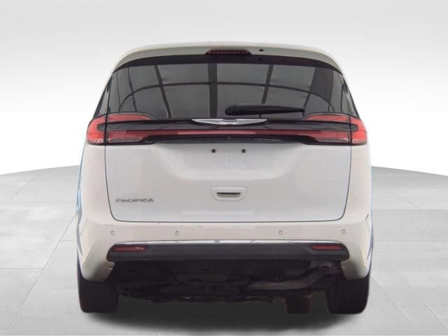 Used 2023 Chrysler Pacifica Touring-L FWD image 8