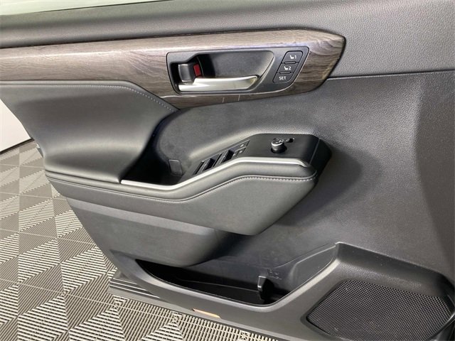 Used 2023 Toyota Highlander Limited image 27