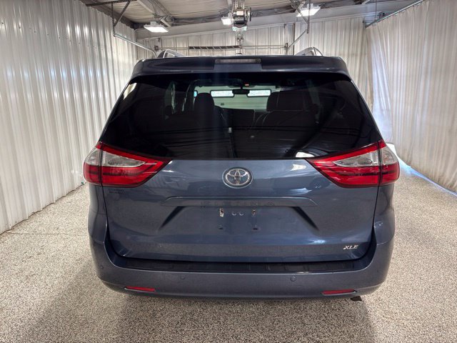 Used 2017 Toyota Sienna XLE w/ XLE Navigation Package FWD image 4