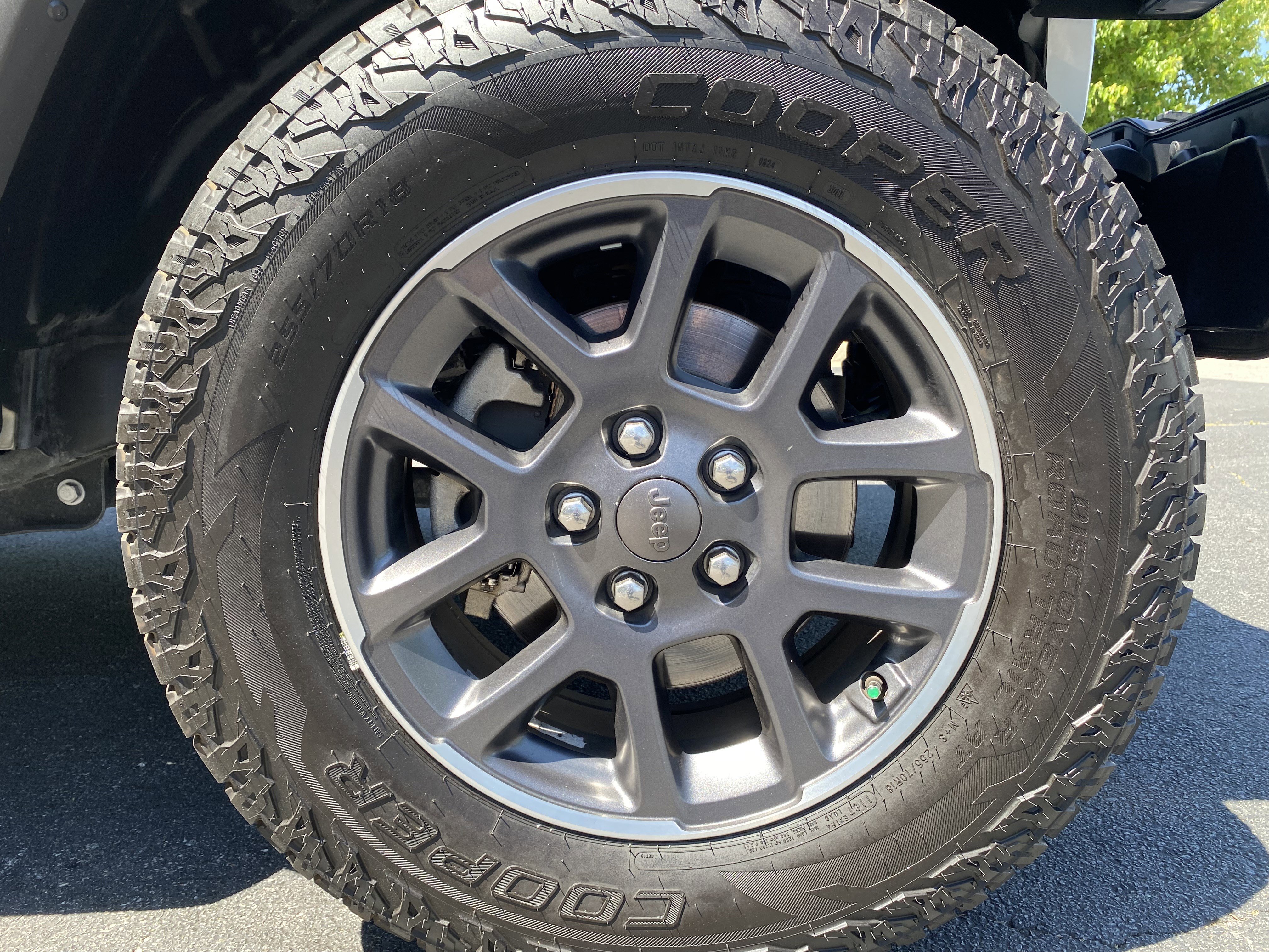 Used 2020 Jeep Gladiator Overland AWD/4WD image 40