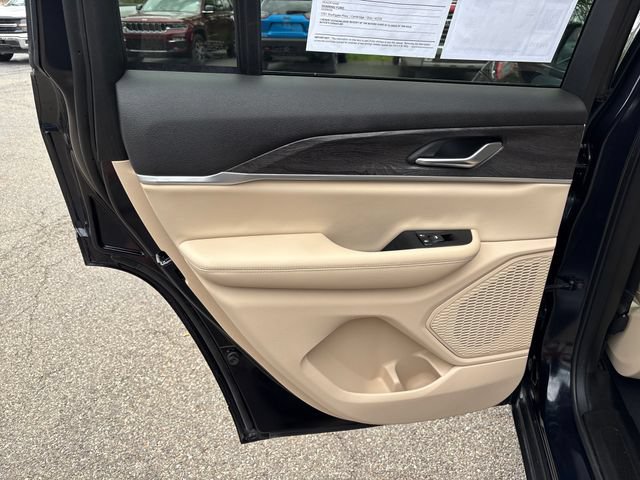 Used 2024 Jeep Grand Cherokee Limited AWD/4WD image 18
