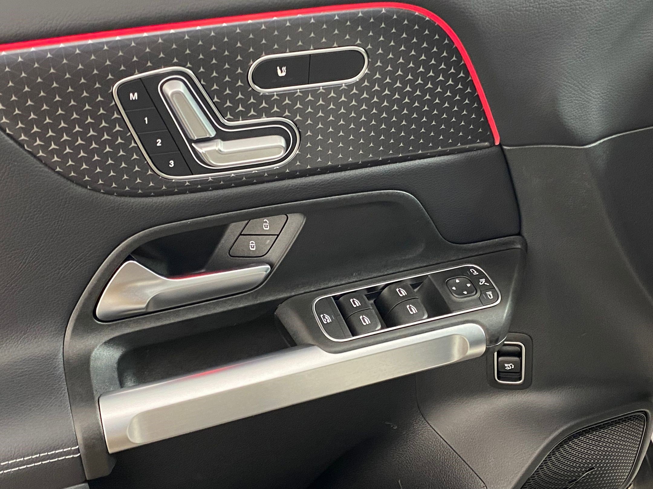 Used 2026 Mercedes-Benz GLB 250 4MATIC image 24