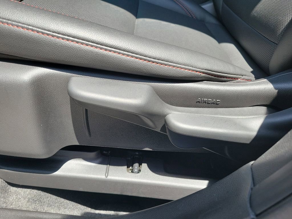 Used 2024 Chevrolet Trax RS w/ Sunroof Package FWD image 25