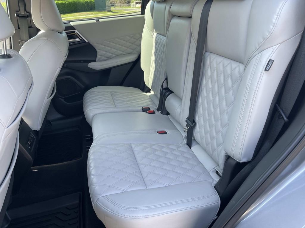 Used 2023 Mitsubishi Outlander SEL image 19
