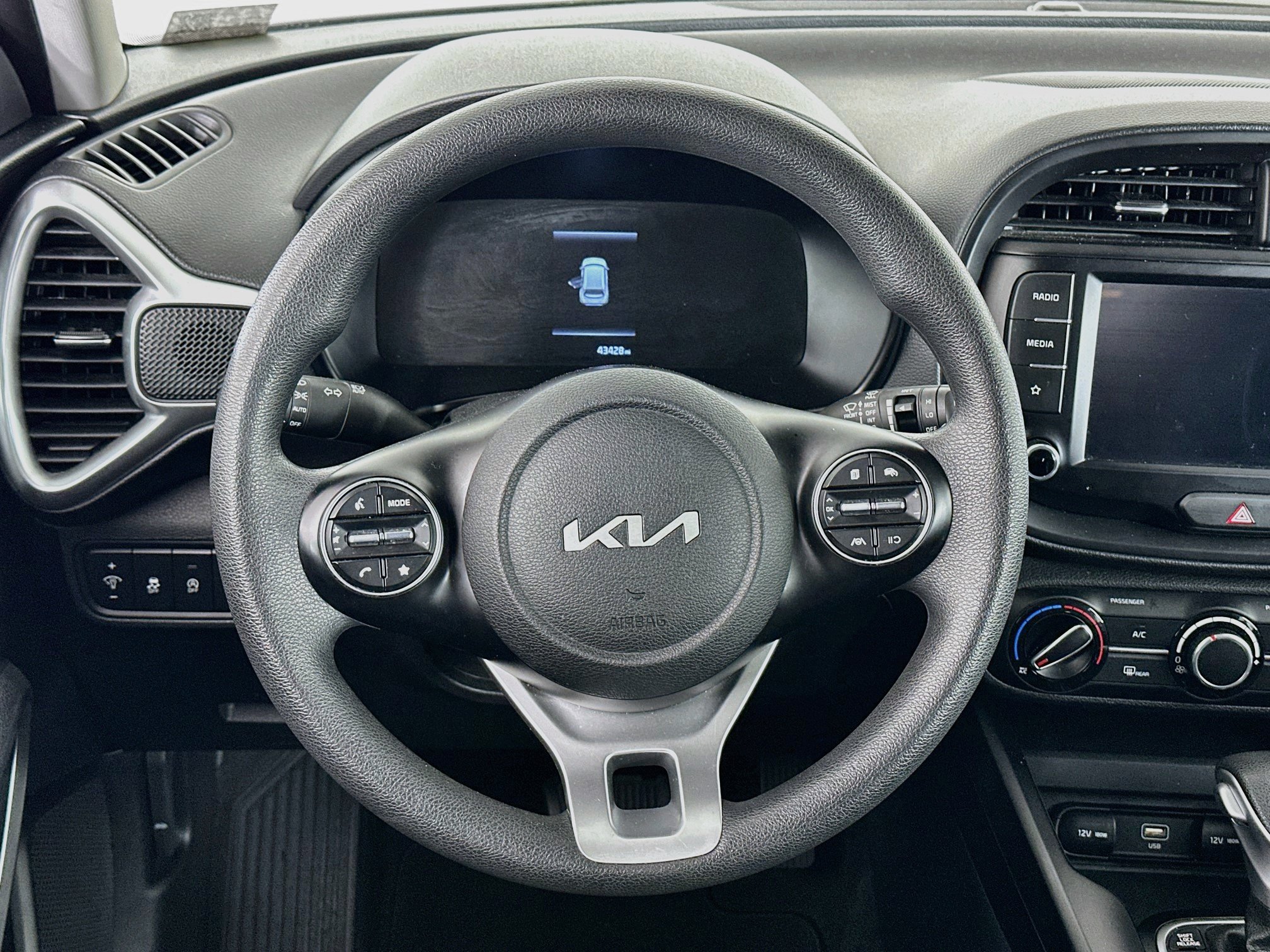 Used 2024 Kia Soul LX w/ Option Group 015 FWD image 18