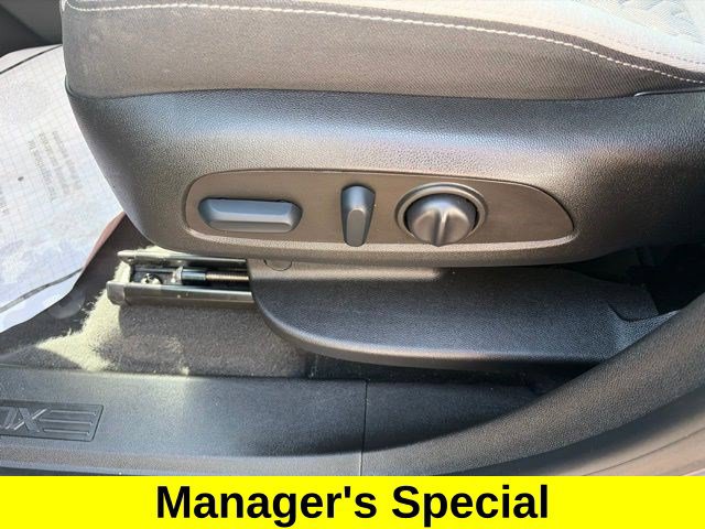 Used 2022 Chevrolet Equinox LT w/ Driver Convenience Package FWD image 11