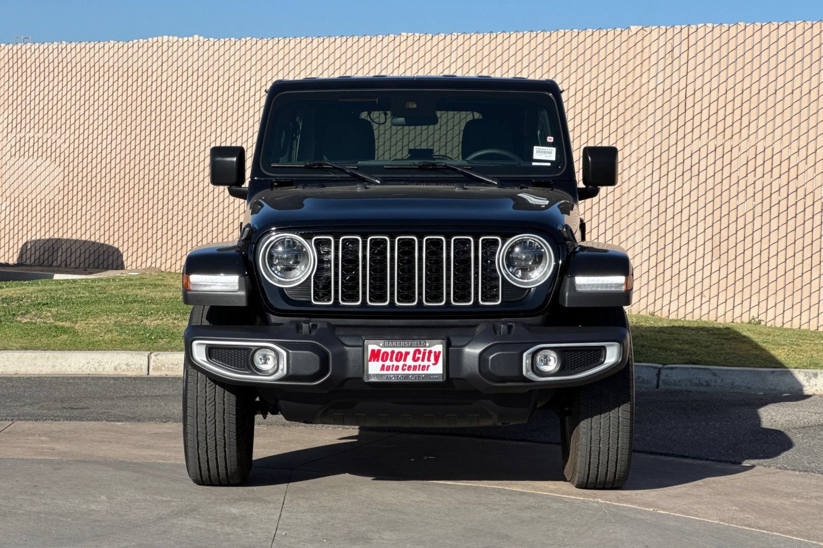 Used 2025 Jeep Wrangler Unlimited Sahara AWD/4WD image 9