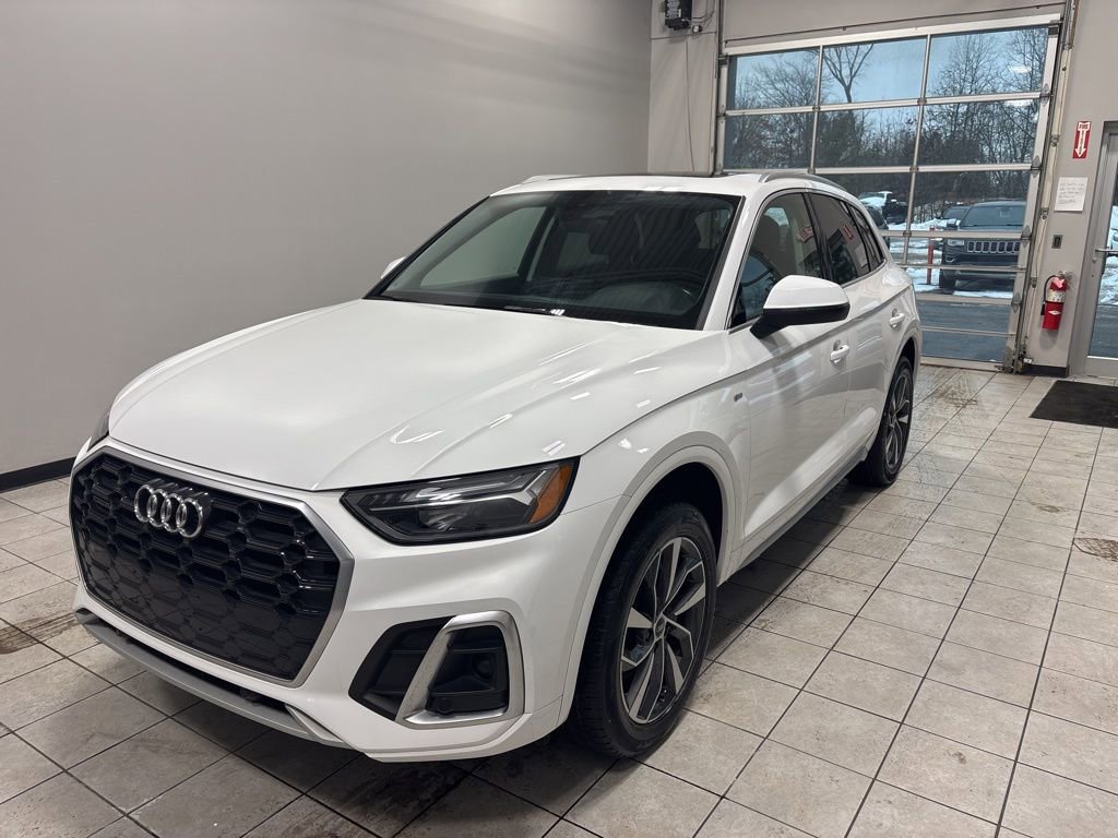 Used 2023 Audi Q5 2.0T Premium w/ Convenience Package AWD/4WD image 5