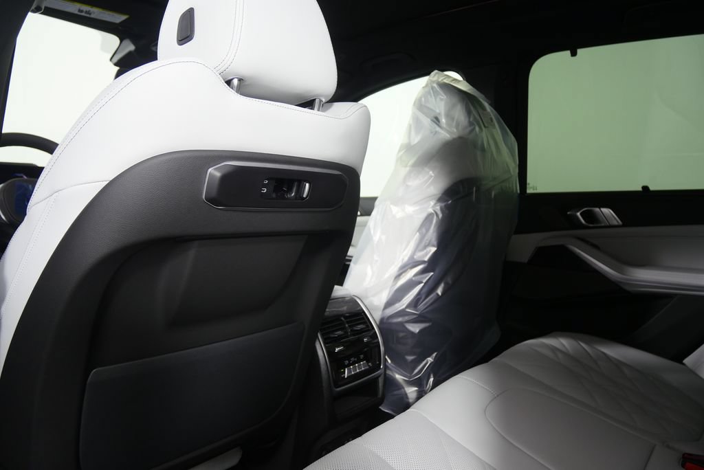 Used 2026 BMW X5 sDrive40i w/ Executive Package RWD image 17